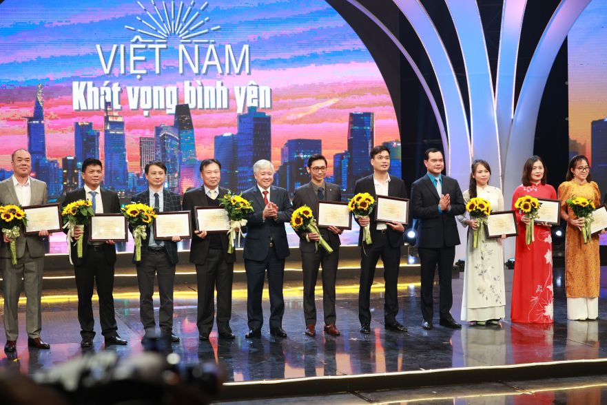 Tổng LĐLĐVN phối hợp với Đài THVN tổ chức chương trình “Việt Nam khát vọng bình yên” tôn vinh những cán bộ, đoàn viên, NLĐ tham gia phòng, chống dịch.