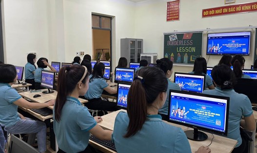 Các cô giáo Trường Tiểu học Hưng Lộc, Thành phố Vinh tham gia cuộc thi. Ảnh: Trần Vân