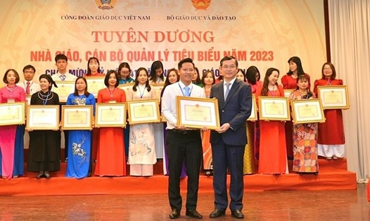 Công đoàn Giáo dục Việt Nam vinh danh Nhà giáo tiêu biểu năm 2023. Ảnh: CĐ GDVN