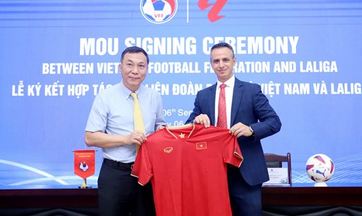 Liên đoàn bóng đá Việt Nam và La Liga lên kế hoạch triển khai hội thảo đầu tiên về đào tạo bóng đá trẻ. Ảnh: VFF