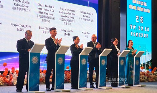 30 doanh nghiệp Việt Nam - Trung Quốc ký kết thỏa thuận du lịch. Ảnh: Đoàn Hưng