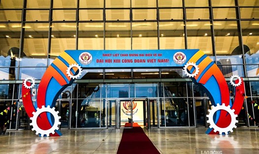 Đại hội XIII Công đoàn Việt Nam, nhiệm kỳ 2023-2028, với chủ đề “Đổi mới - Dân chủ - Đoàn kết - Phát triển” sẽ được tổ chức trọng thể từ ngày 1 đến 3.12.2023 tại tại Trung tâm Hội nghị quốc gia, TP Hà Nội.