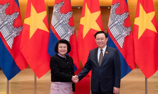 Chủ tịch Quốc hội Vương Đình Huệ và Chủ tịch Quốc hội Vương quốc Campuchia Samdech Khuon Sudary. Ảnh: Quochoi.vn