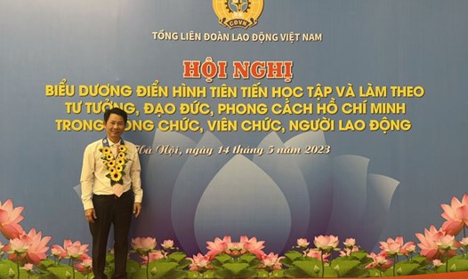 Anh Đặng Tuấn Chiến tại Hội nghị Biểu dương điển hình tiên tiến do Tổng Liên đoàn Lao động Việt Nam tổ chức. Ảnh: Trà Vân