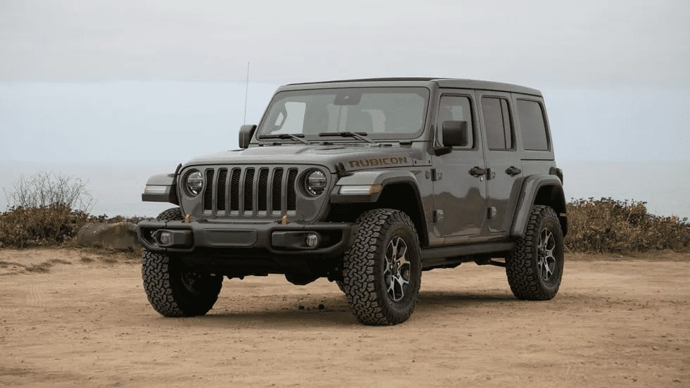 Jeep Wrangler cũng được phân phối tại Việt Nam với nhiều phiên bản cùng mức giá hơn 3,7 tỉ đồng. Phiên bản cao cấp nhất Wrangler Rubicon có mức giá khoảng 4,1 tỉ đồng cho cả 2 biến thể 2 và 4 cửa. Ảnh: Jeep