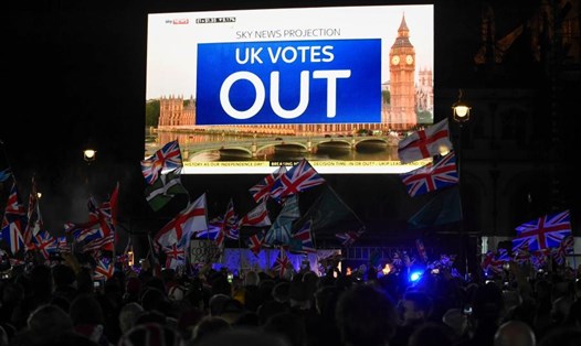 Người Anh ăn mừng Brexit ngày 31.1.2020. Ảnh: Xinhua
