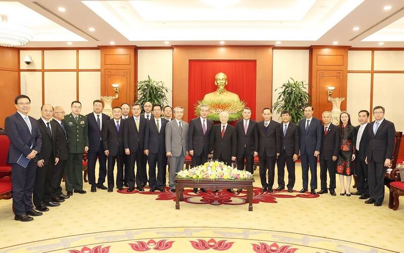 Ông Vương Nghị bày tỏ nhất trí cao và tiếp thu các ý kiến định hướng quan trọng, có ý nghĩa chiến lược của Tổng Bí thư Nguyễn Phú Trọng về tiếp tục đẩy mạnh và làm sâu sắc quan hệ đối tác hợp tác chiến lược toàn diện giữa hai Đảng, hai nước. Ảnh: TTXVN