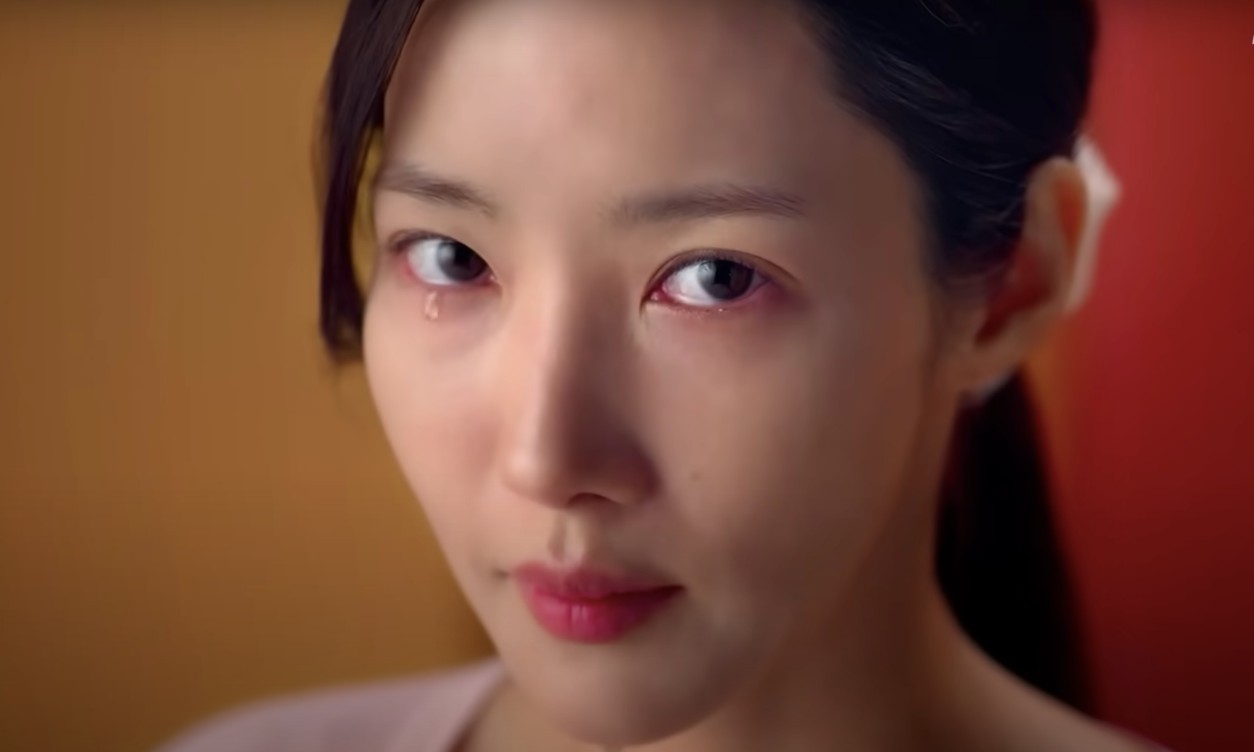 Park Min Young biến đổi cảm xúc khi nhân vật của cô nhớ lại khoảnh khắc bị chồng và bạn thân sát hại. Ảnh: CMH