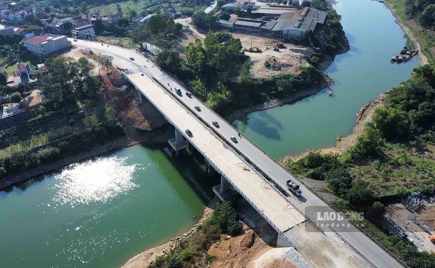 Dự án đầu tư xây mới cầu Đoan Hùng (Phú Thọ) nằm trên Quốc lộ 2, bắc qua sông Chảy. Công trình này thuộc Dự án cải tạo cầu yếu và cầu kết nối trên các quốc lộ (giai đoạn I) sử dụng vốn vay EDCF (Hiệp định vay vốn Quỹ Hợp tác phát triển kinh tế Hàn Quốc) với chi phí là 98 tỉ đồng.