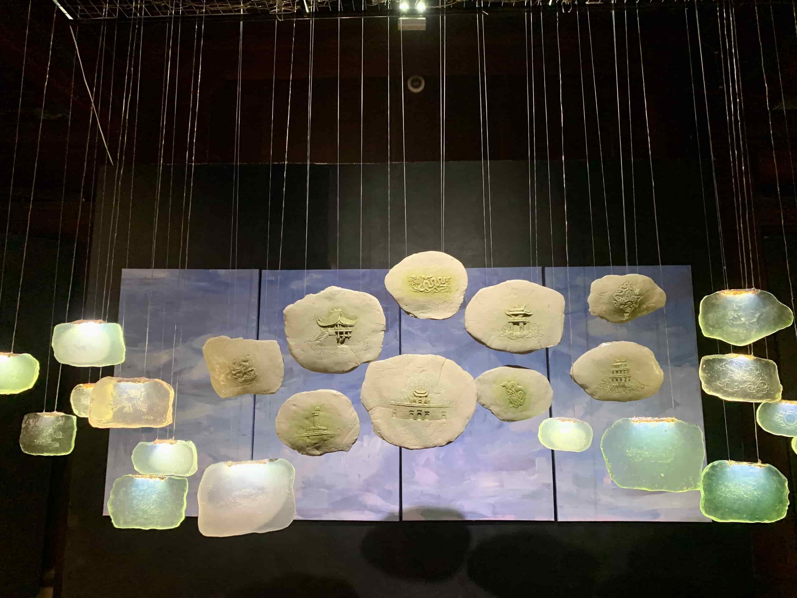 Nhiều tác phẩm nghệ thuật độc đáo được trưng bày tại triển lãm Dấu xưa văn hiến lần thứ hai. Ảnh: Nhật Minh