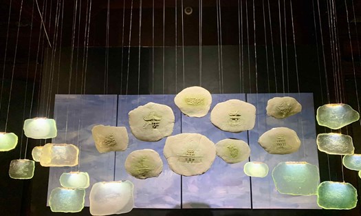 Nhiều tác phẩm nghệ thuật độc đáo được trưng bày tại triển lãm Dấu xưa văn hiến lần thứ hai. Ảnh: Nhật Minh