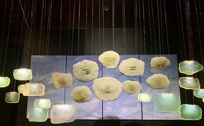 Nhiều tác phẩm nghệ thuật độc đáo được trưng bày tại triển lãm Dấu xưa văn hiến lần thứ hai. Ảnh: Nhật Minh