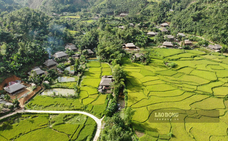 Nghĩa Đô từ lâu được biết đến là một vùng đất cổ, nơi quần tụ của những ngôi nhà sàn cổ kính của người Tày. Ảnh: Hoàng Linh