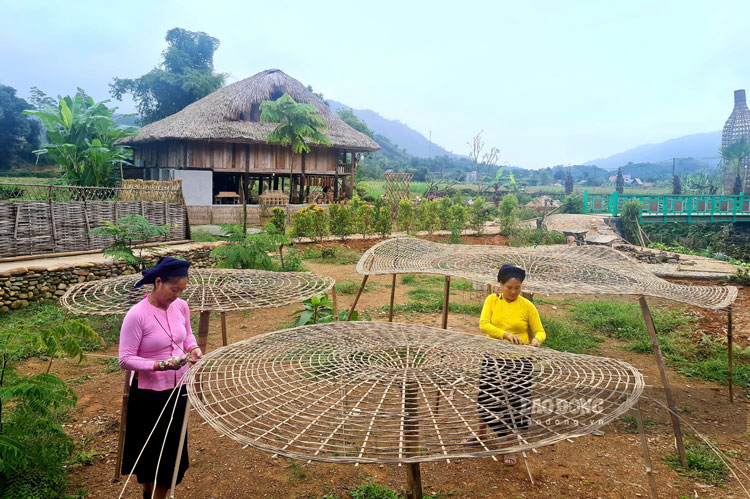 Đời này qua đời khác và cho đến hôm nay, người Tày Nghĩa Đô vẫn giữ và truyền lại nét đẹp trong phong tục làm nhà sàn. Những cặp vợ chồng khi ra ở riêng sẽ phải cố gắng làm cho mình một căn nhà sàn để ở. 