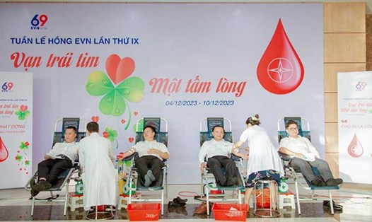 CBCNV Công ty Điện lực Thừa Thiên Huế tham gia hiến máu tình nguyện hưởng ứng Tuần lễ Hồng EVN lần thứ IX