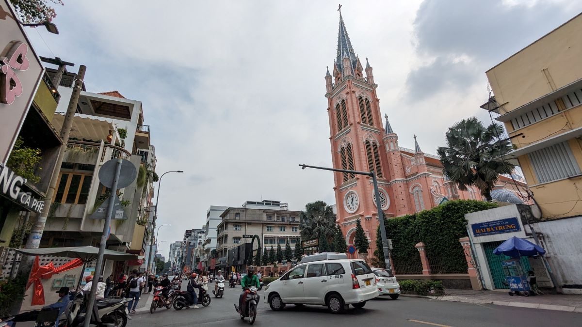 Nhà thờ Tân Định (đường Hai Bà Trưng, Quận 3), được xây dựng vào năm 1870 - 1876. 