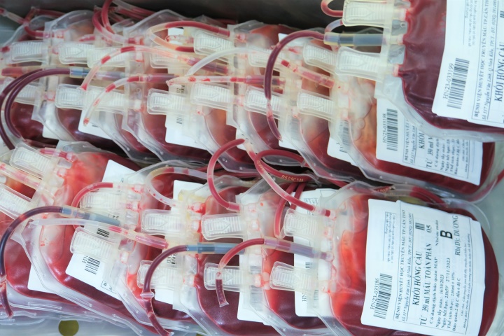 Cần Thơ dự kiến tự lấy 11.000 đơn vị máu trong tháng 12.2023 sau thời dài thiếu vật tư y tế, hóa chất sàng lọc. Ảnh: Phong Linh.