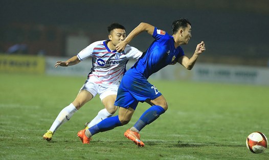 Quảng Nam (áo xanh) có trận thắng đầu tiên tại V.League 2023-2024. Ảnh: VPF