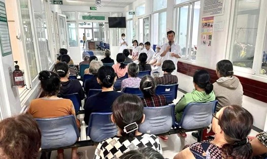 Quảng Nam vừa thông báo tạm dừng hỗ trợ từ nguồn Quỹ Khám chữa bệnh người nghèo từ ngày 1.12.2023. Ảnh: Hoàng Bin