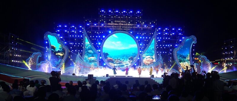 Festival Tôm Cà Mau là cơ hội để quảng bá hình ảnh con tôm , người nuôi tom, ngành tôm đến bạn bè trong và ngoài nước. Ảnh: Nhật Hồ