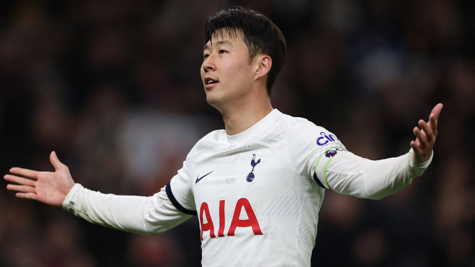 Son Hueng-min xứng đáng là người đội trưởng mẫu mực của Tottenham ở mùa giải năm nay.   Ảnh: Sky Sports 
