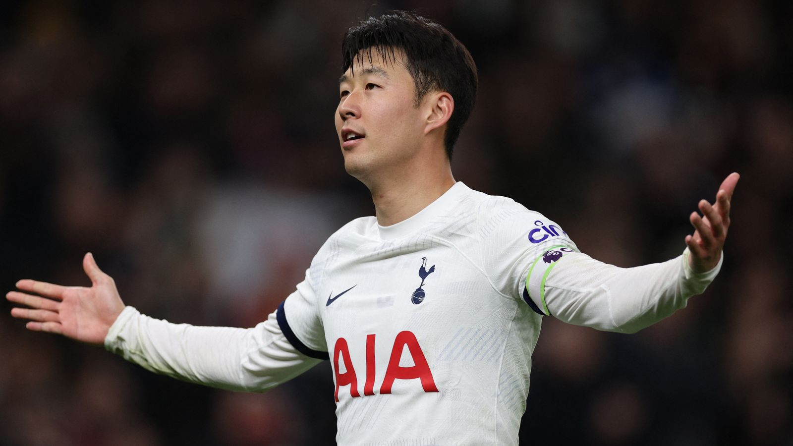 Son Hueng-min xứng đáng là người đội trưởng mẫu mực của Tottenham ở mùa giải năm nay.   Ảnh: Sky Sports