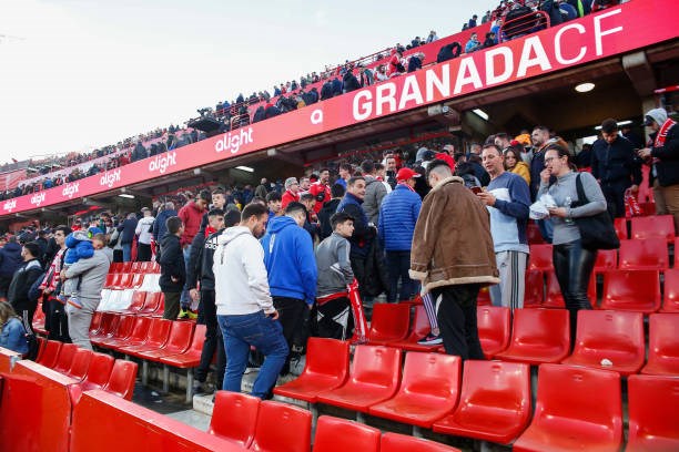 Trận đấu giữa Granada và Athletic Bilbao phải hoãn ở phút 18 vì sự cố đáng tiếc.