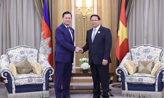 Thủ tướng Phạm Minh Chính gặp Thủ tướng Campuchia Hun Manet nhân chuyến tham dự Hội nghị Cấp cao ASEAN-Hội đồng Hợp tác vùng Vịnh (GCC) tại Saudi Arabia. Ảnh: TTXVN