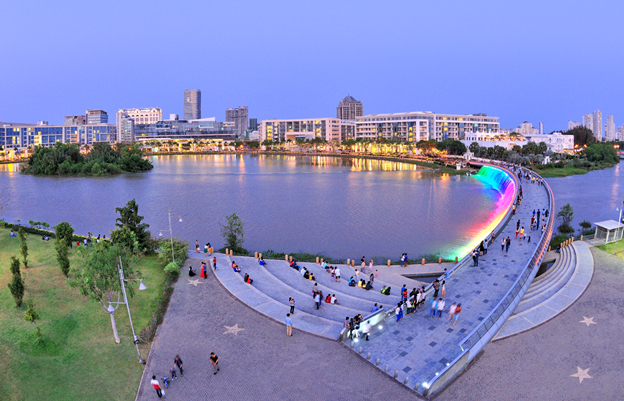 Cầu Ánh Sao (Starlight Bridge) được xây dựng từ năm 2009 và đưa vào hoạt động cuối năm 2010, có chiều dài 170 mét, rộng 8,3 mét. Cầu tọa lạc ở khu đô thị mới Phú Mỹ Hưng, Quận 7, Thành phố Hồ Chí Minh. Ảnh: Trang TTĐT TPHCM