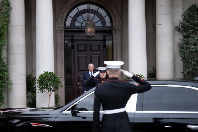 Siêu xe Hồng Kỳ của Chủ tịch Trung Quốc được Tổng thống Mỹ khen đẹp