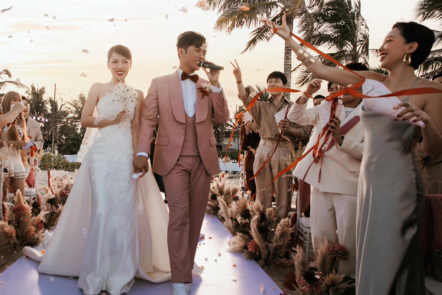 Lễ cưới của Puka - Gin Tuấn Kiệt tại một resort cạnh bờ biển Cam Ranh hồi tháng 11-2023 - Ảnh: Alma Resort