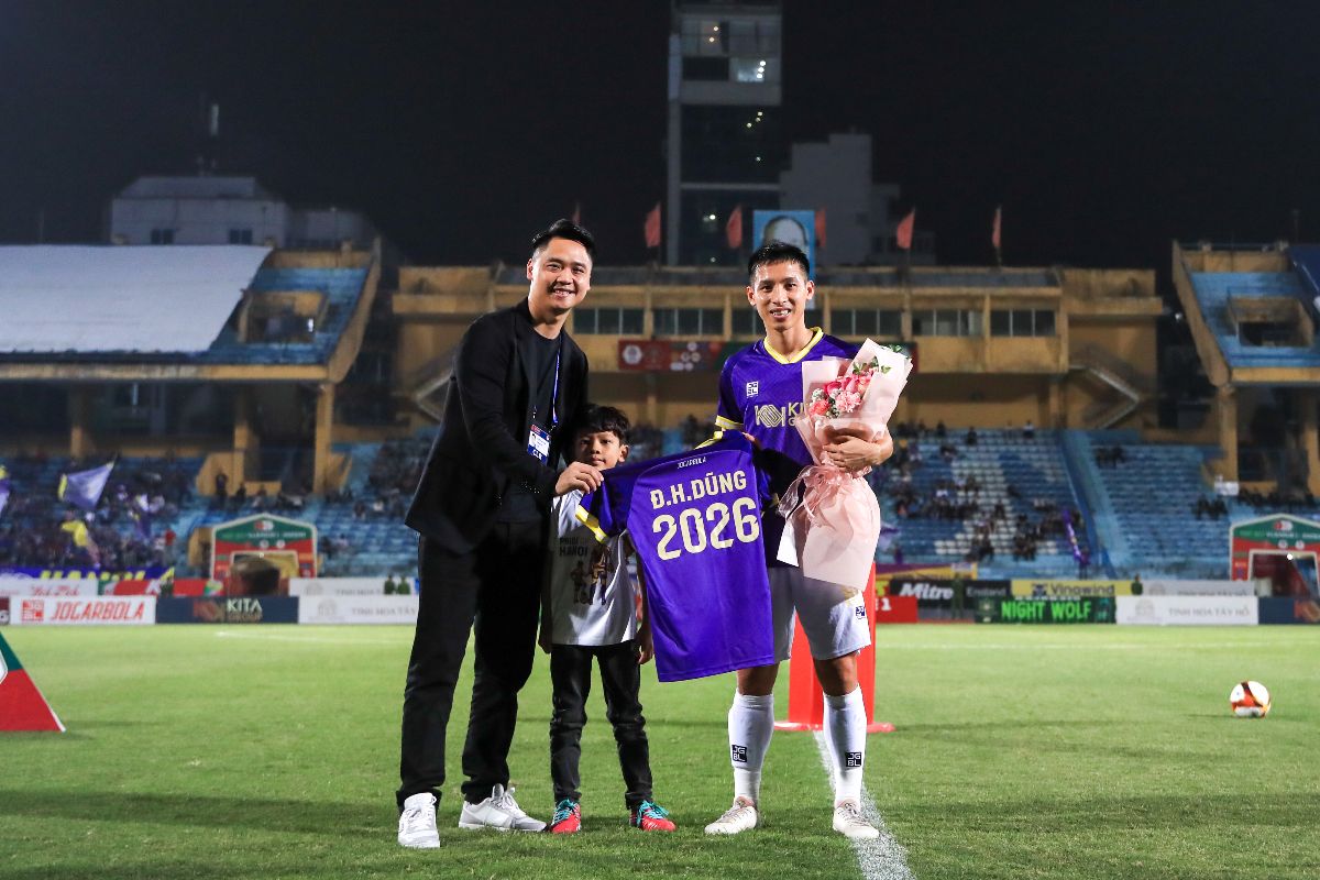 Tiền vệ Hùng Dũng sẽ khoác áo Hà Nội FC đến hết mùa giải 2025-2026. Ảnh: Minh Dân