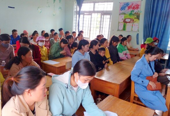 Các học viên tham gia học nghề sơ cấp do cơ quan chức năng ở huyện Đắk Glong tổ chức. Ảnh: Bảo Lâm