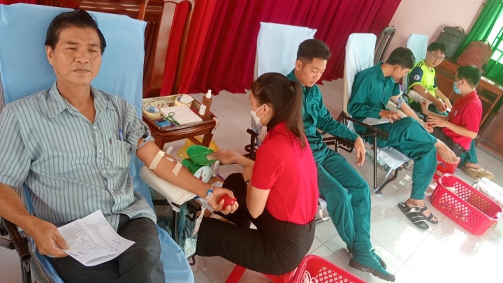Nhiều người dân miền Tây đến hiến máu trong ngày 11.12. Ảnh: Bệnh viện cung cấp. 