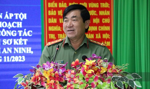 Đại tá Nguyễn Văn Hận – Giám đốc Công an tỉnh Kiên Giang chỉ đạo hội nghị. Ảnh: Tiến Dũng