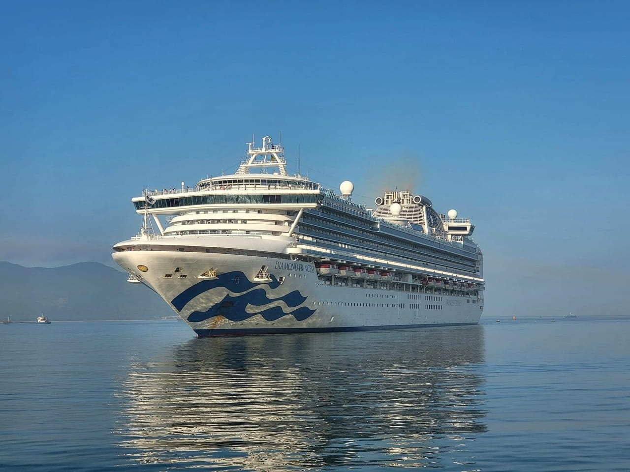 Du thuyền Diamond Princess cập bến tại cảng Chân Mây (Thừa Thiên Huế). Ảnh: Nguyễn Phúc Bảo Minh.