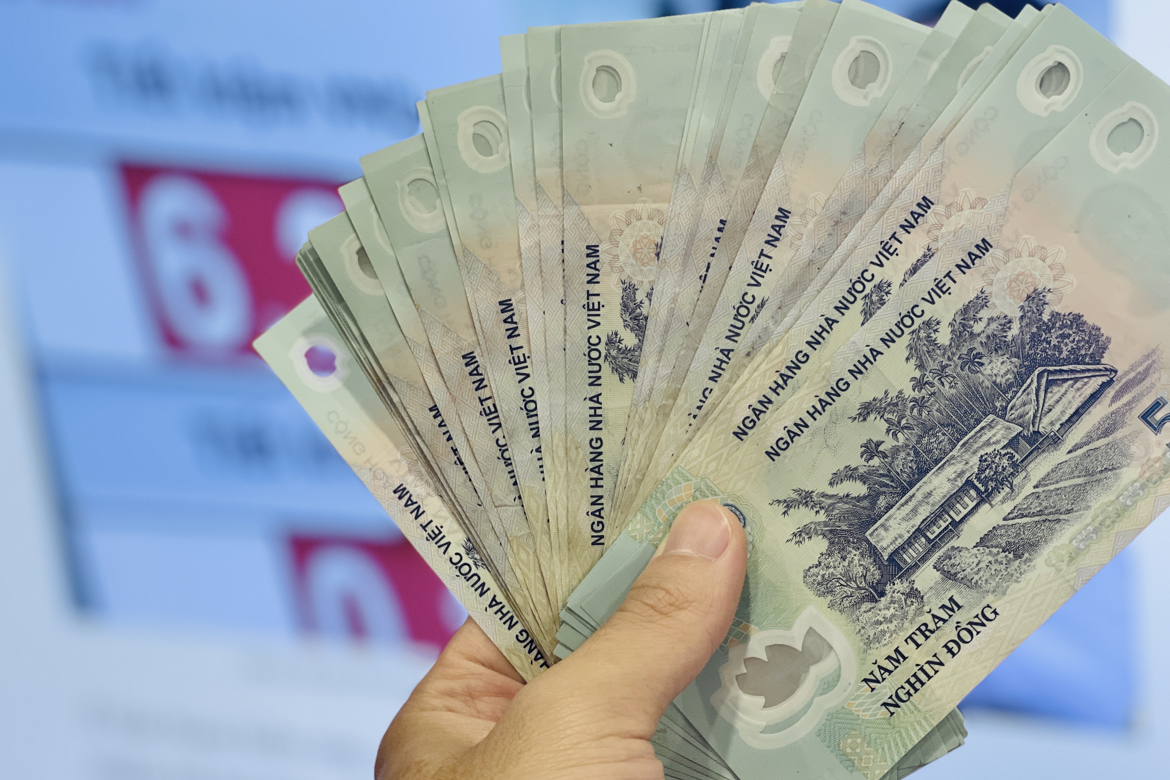 Khách hàng gửi tiền không kỳ hạn tại BIDV sẽ nhận lãi suất hàng tháng ở mức 0,1%/năm. Ảnh: Đức Mạnh