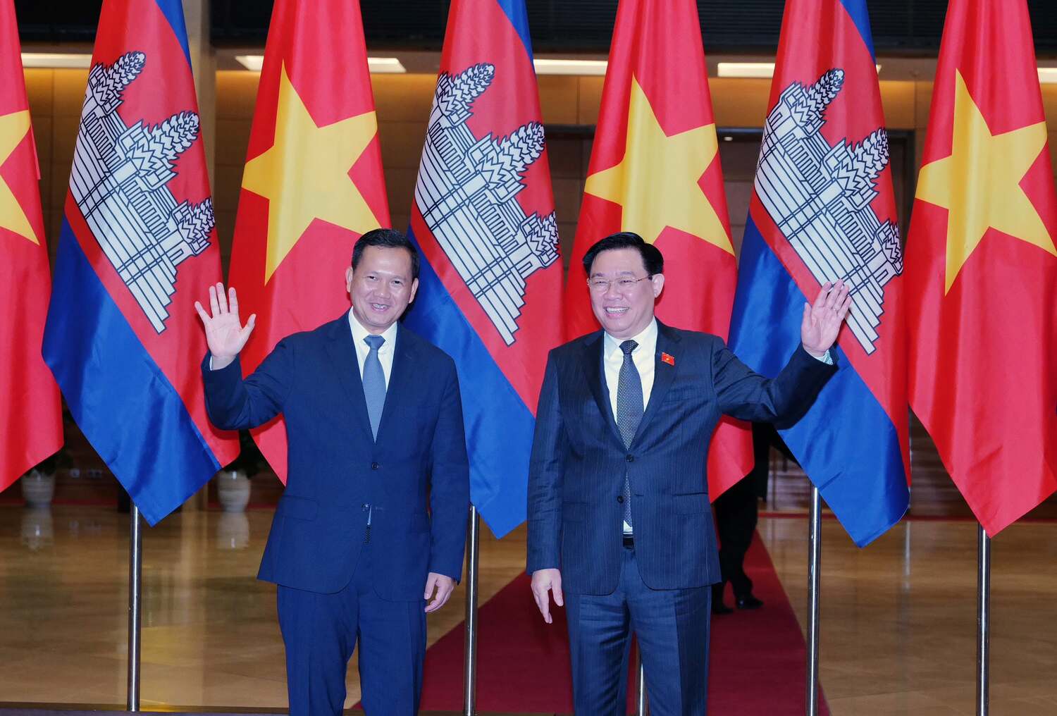 Chủ tịch Quốc hội Vương Đình Huệ mong muốn Thủ tướng Hun Manet và Chính phủ Hoàng gia Campuchia tiếp tục quan tâm, ủng hộ quan hệ hợp tác giữa cơ quan lập pháp hai nước. Ảnh: Hải Nguyễn
