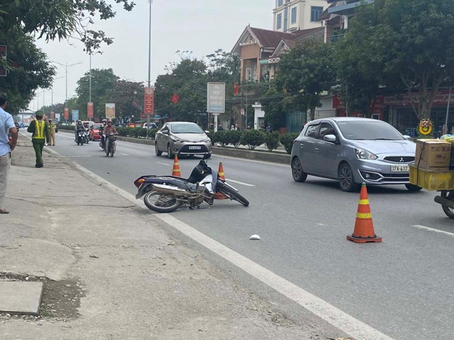 Bắt thanh niên lao xe máy tông ngã cảnh sát giao thông