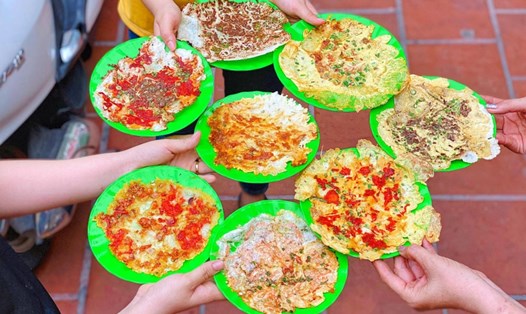 Bánh ép Huế có thể dùng nhiều loại nhân khác nhau. Ảnh: Đặc sản xứ Huế