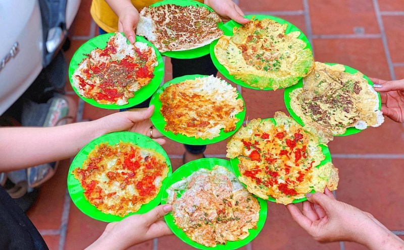 Bánh ép Huế có thể dùng nhiều loại nhân khác nhau. Ảnh: Đặc sản xứ Huế