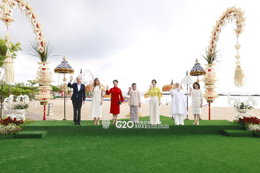 Bà Bành Lệ Viên tham dự sự kiện của phu nhân các nhà lãnh đạo G20 Bali, Indonesia ngày 15.11.2022. Ảnh: Xinhua 