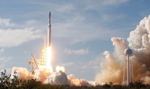 Falcon Heavy, tên lửa sẽ đưa máy bay vũ trụ X-37B của Mỹ lên vũ trụ. Ảnh: Chụp màn hình