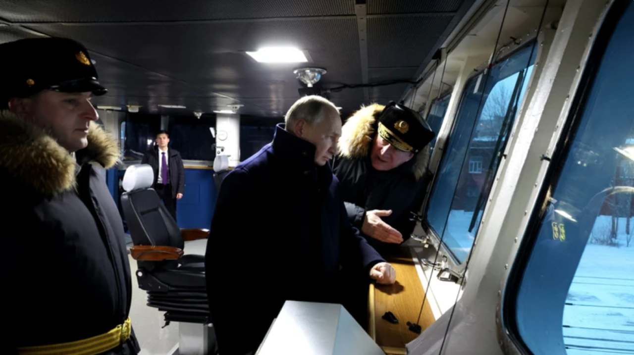 Tổng thống Putin dự lễ ra mắt 2 tàu ngầm chạy bằng năng lượng hạt nhân ở xưởng đóng tàu Sevmash, thành phố Severodvinsk, Nga hôm 11.12.2023. Ảnh: Điện Kremlin