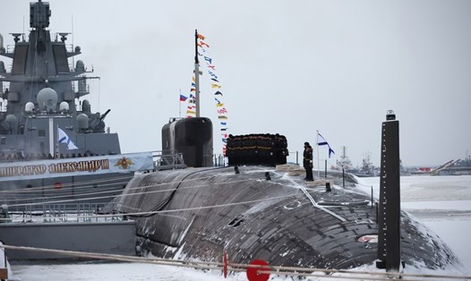 Tàu ngầm hạt nhân Hoàng đế Alexander III trong lễ ra mắt ở  Nga ngày 11.12.2023. Ảnh: Sputnik