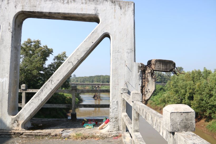 Theo tư liệu lịch sử cầu này được xây dựng năm 1925 bắc qua Sông Bé kết nối con đường huyết mạch từ tỉnh Phước Long (cũ), nay là tỉnh Bình Phước qua Bình Dương về TP.HCM.