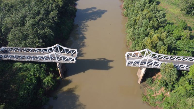 Theo tư liệu lịch sử cầu này được xây dựng năm 1925 bắc qua Sông Bé kết  nối con đường huyết mạch từ tỉnh Phước Long (cũ), nay là tỉnh Bình Phước qua Bình Dương về TP.HCM.