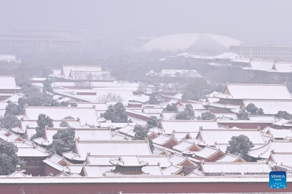 Tử Cấm Thành ngập trong sắc trắng của tuyết, ngày 11.12.2023. Ảnh: Xinhua