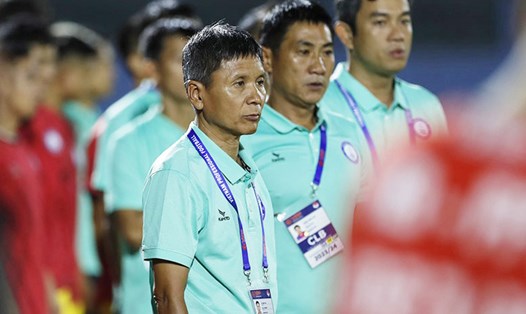 Huấn luyện viên Võ Đình Tân từ chức sau hơn 10 năm dẫn dắt Khánh Hoà. Ảnh: Thanh Vũ