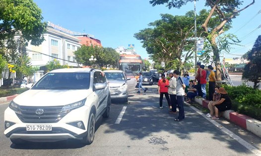 Hiện trường vụ tai nạn giao thông liên hoàn giữa 5 xe ôtô, trong đó có xe khách Phương Trang. Ảnh: NDCC
